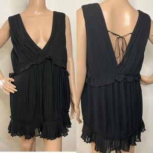 Cupcakes & Cashmere Small Dress Sleeveless Knee Length Pleated Plunge Neck Black